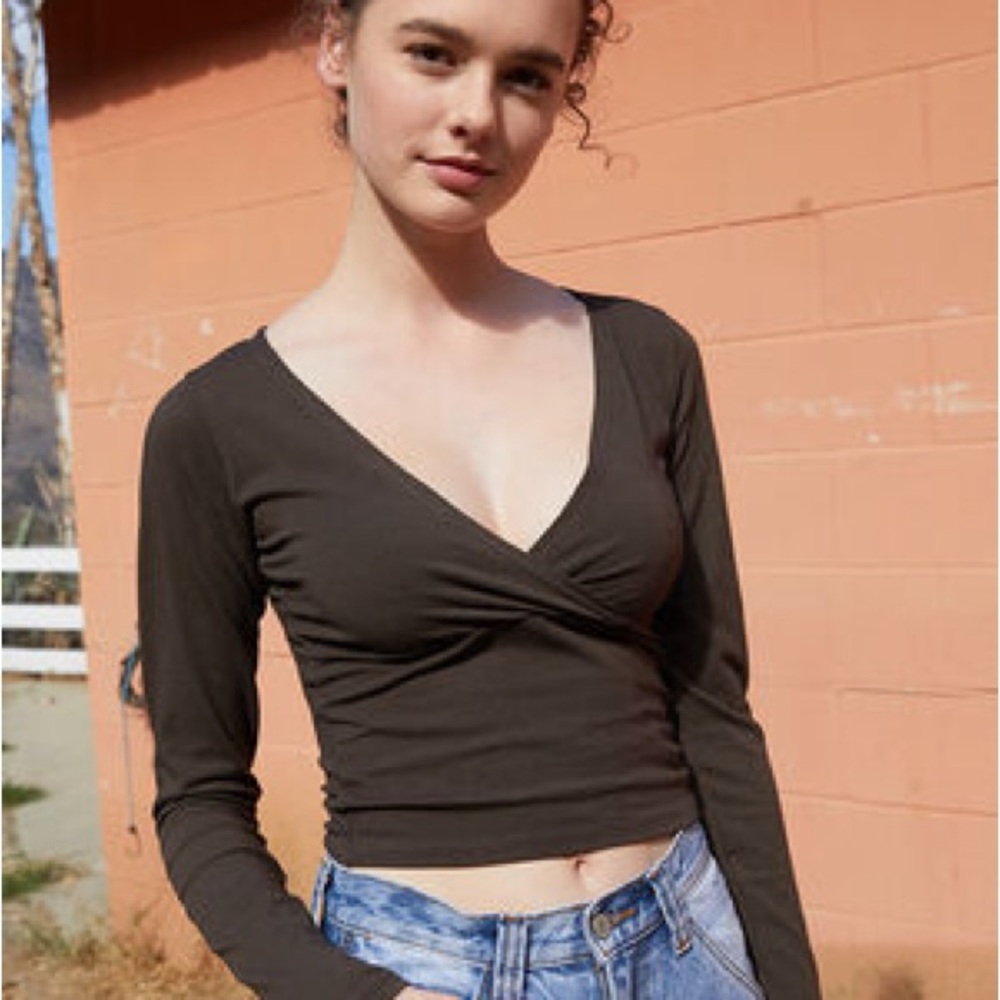 Brandy Melville: Amara Long Sleeve Top